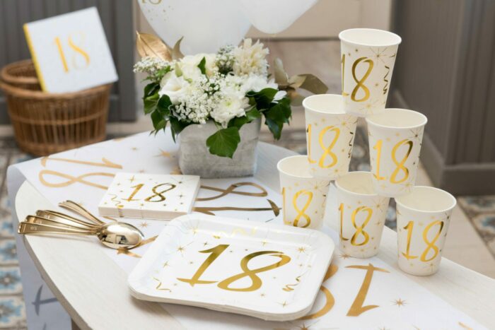 20 SERVIETTES BLANCHES 70 ANS OR (12,5CMX12,5CM) – Image 3