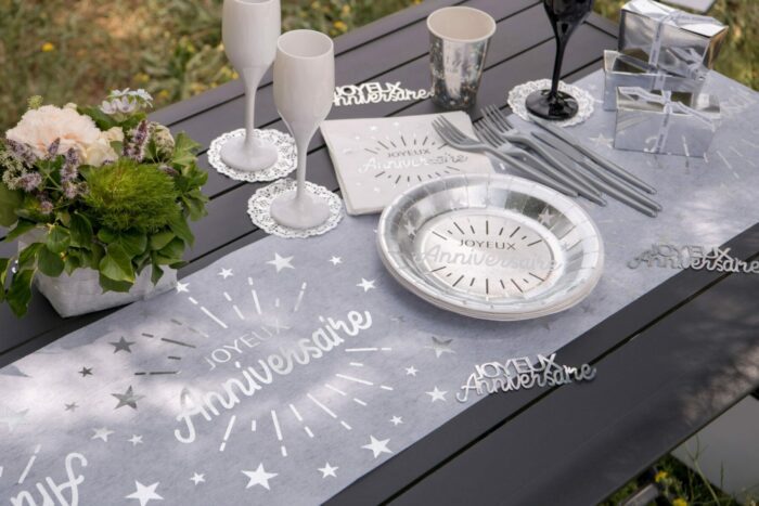CHEMIN DE TABLE ANNIVERSAIRE ÉTINCELANT ARGENT