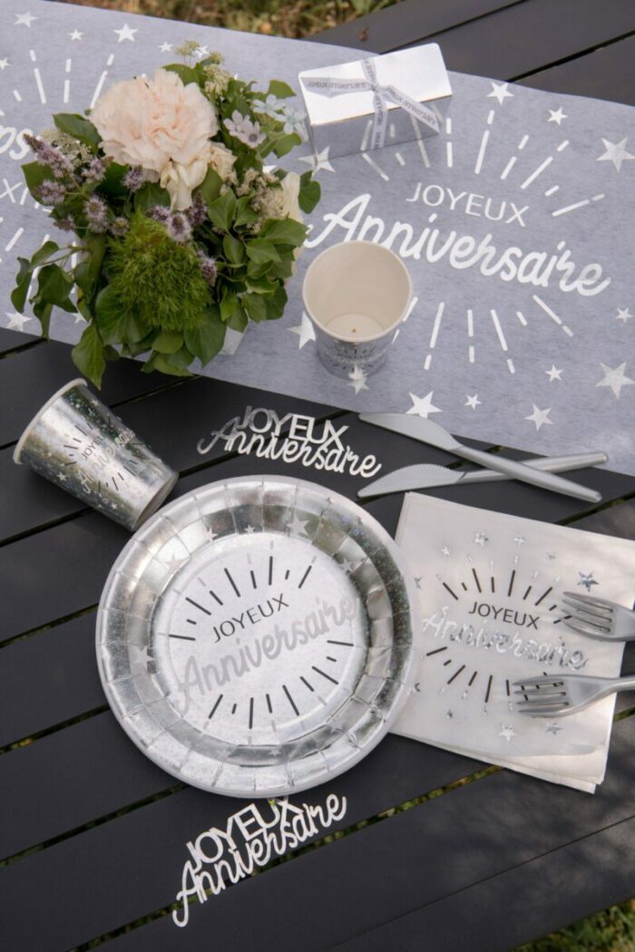 SERVIETTE ANNIVERSAIRE ÉTINCELANT ARGENT PAR 10 – Image 3