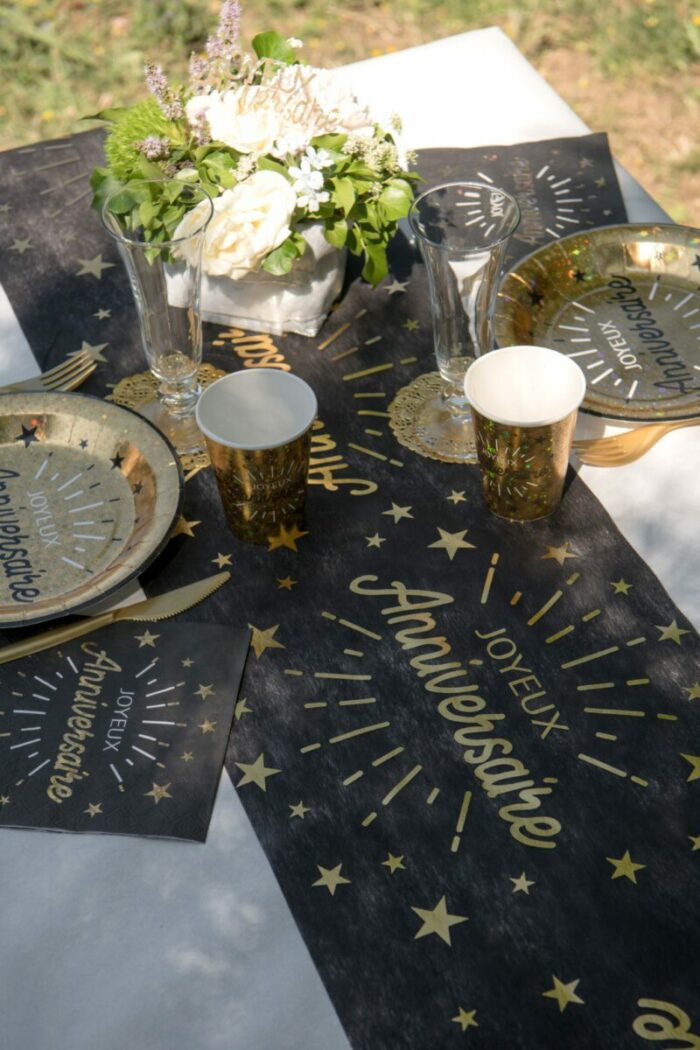 CHEMIN DE TABLE ANNIVERSAIRE ÉTINCELANT ARGENT – Image 3